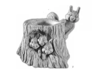 Figura wiewiórki w drzewie